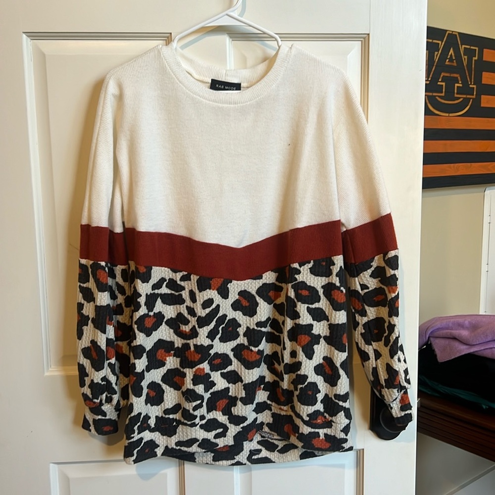 Very soft pullover sweater Ivory and animal print
